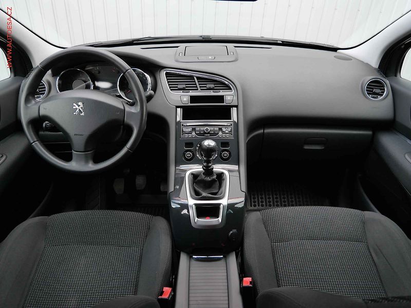 Peugeot 5008 (2015) 2.0 HDi, AC, navi, park.asist - fotka 8 z 23