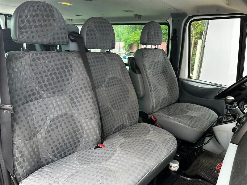 Ford Transit 2.2 TDCi 74kW 9 míst L1H1 - fotka 12 z 36