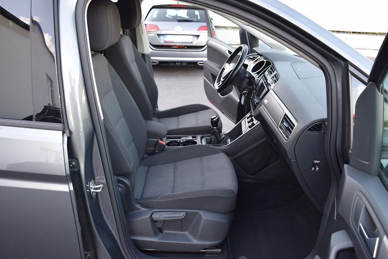 Volkswagen Touran (2017) 1.4TSI 110kw CLBMT NAVI TAŽNÉ - fotka 31 z 48