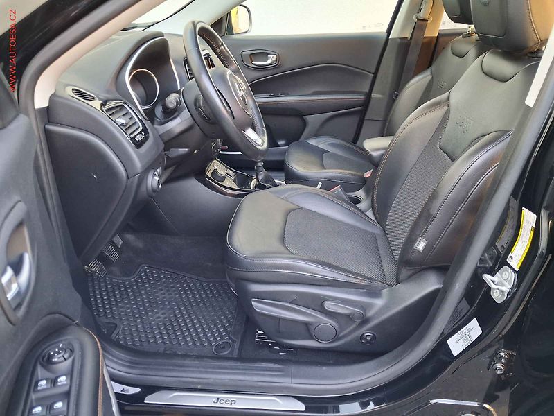 Jeep Compass (2019) 2.0 MJT 4X4, Limited - fotka 9 z 17