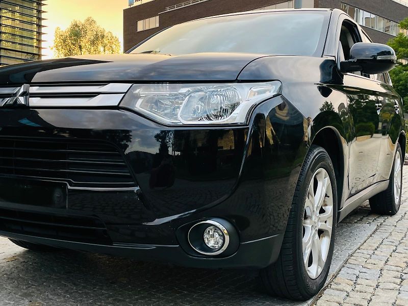 Mitsubishi Outlander 2.0i 1.MAJITEL KAMERA TAŽNÉ - fotka 42 z 43