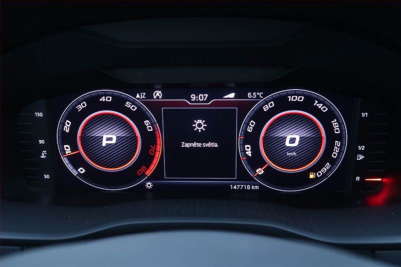 Škoda Karoq (2019) 2.0 TSI - fotka 11 z 29