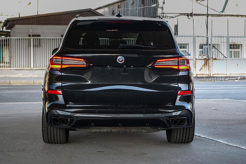 BMW X5 (2022) BMW X5 M50i - fotka 7 z 50