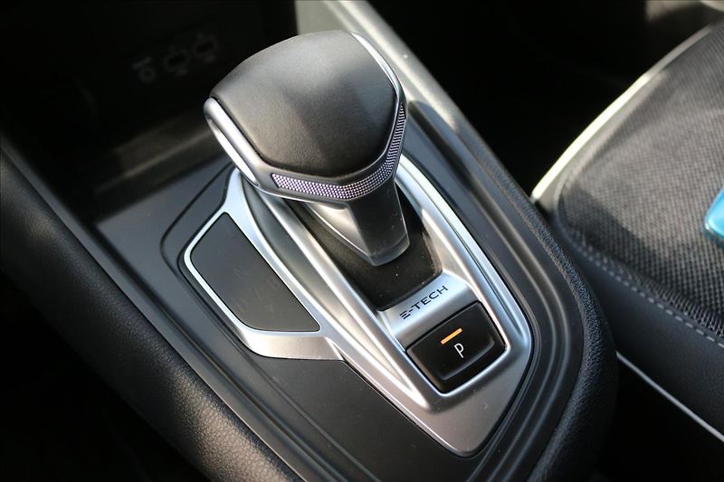 Renault Captur (2020) 1,6 Intens E-TECH Plug-in - fotka 37 z 71
