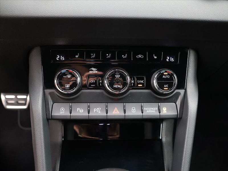 Škoda Karoq 2,0 TDI Sportline 4x4 DSG 1.ma - fotka 22 z 34