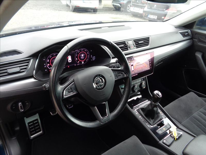 Škoda Superb 2,0 - fotka 14 z 20