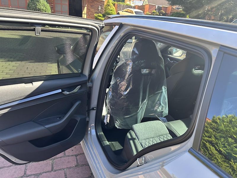 Škoda Octavia SPORTLINE, PANORAMA, HEAD-UP - fotka 16 z 19