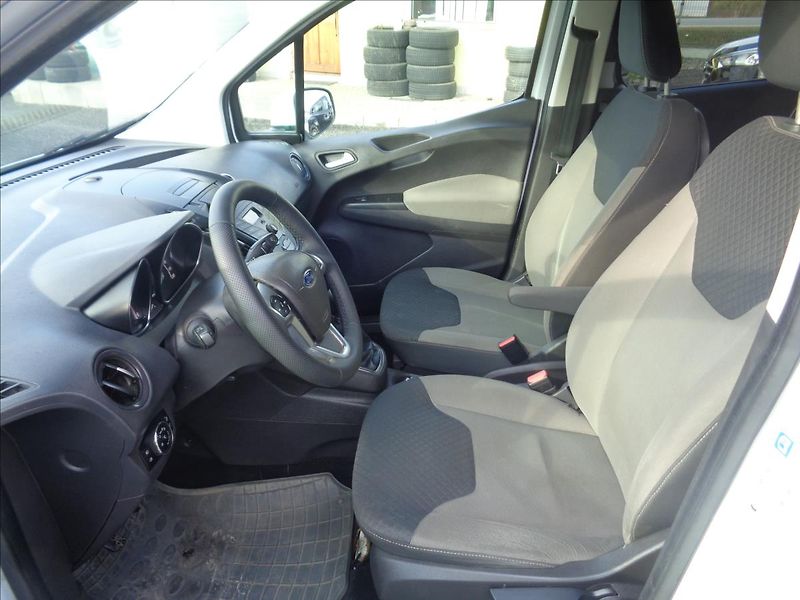 Ford Tourneo Courier 1,5 - fotka 13 z 17