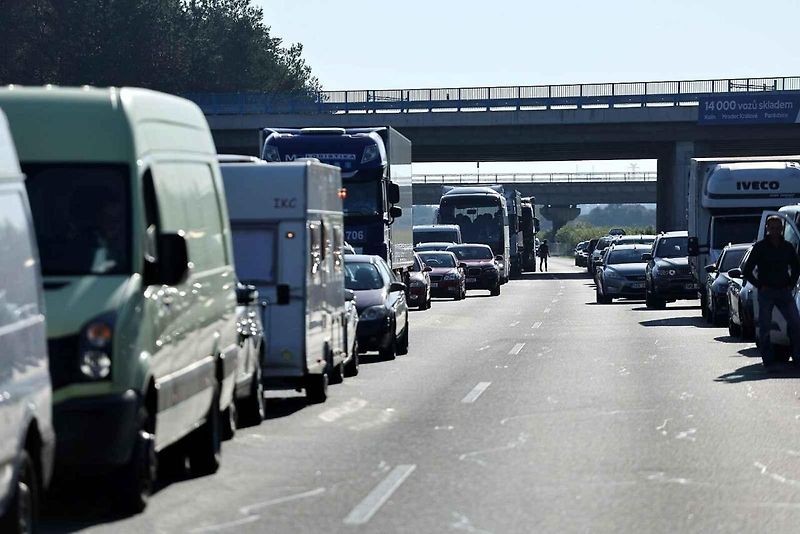 Nové značky mají omezit tvoření kolon na dálnici a zajistit vyhledání optimálního sjezdu na náhradní trasu.