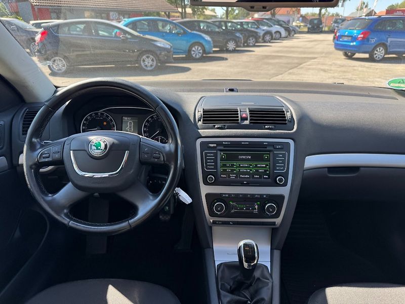 Škoda Octavia (2012) Elegance 1.6 TDI 77kW - fotka 18 z 40