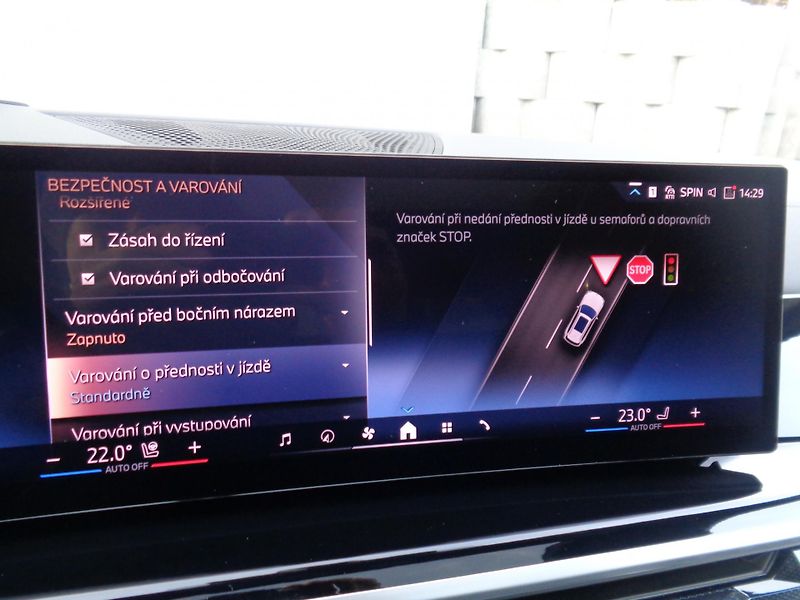 BMW X5 xDrive30d M-Sport - fotka 26 z 28