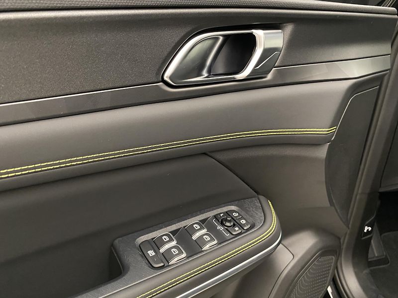 Lynk & Co 01 (2026) MORE PHEV AUT CZ 1.maj - fotka 27 z 52