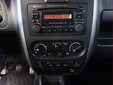 Suzuki Jimny (2006) 1.3 16V, 4X4, Vyhř. sedaček - náhled 12