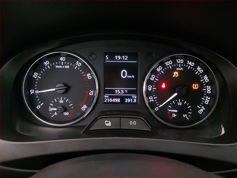 Škoda Rapid (2014) Ambition 1.2 TSI, Tempomat - fotka 11 z 17