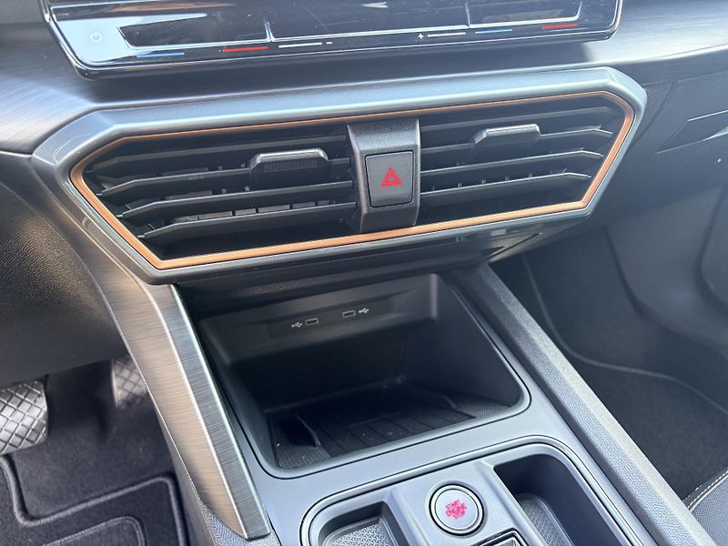 Cupra Formentor 1.4TSI E-HYBRID LED REZERVACE - fotka 24 z 60