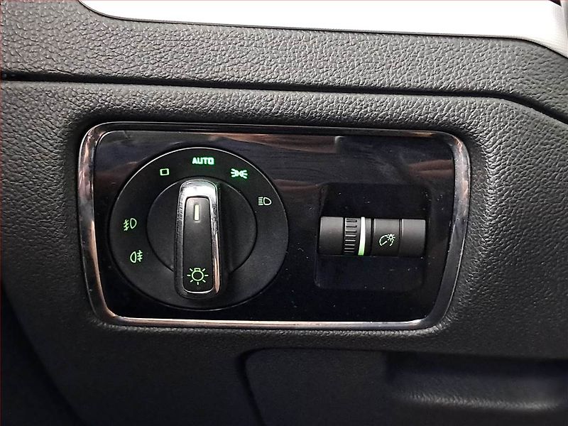 Škoda Superb (2013) 2.0 TDI, 4X4, Xenony - fotka 18 z 21