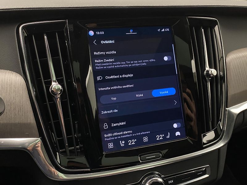 Volvo V90 CC B4 AWD MOMENTUM AUT - fotka 53 z 65