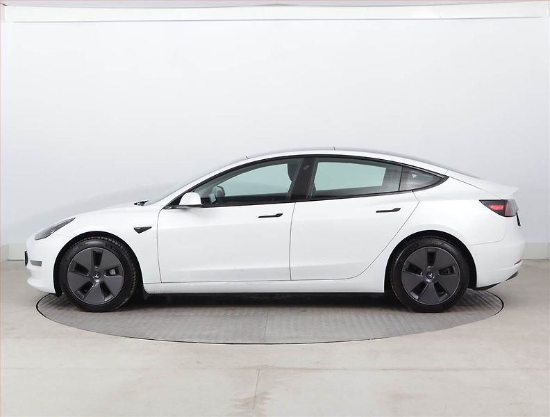 Tesla Model 3 (2022) Long Range 4WD 79kWh, SoH 90% - fotka 3 z 23