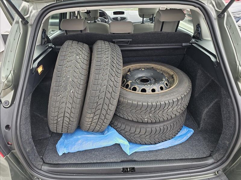 Renault Clio 1,2 i 55KW Grandtour klima ALU - fotka 21 z 35