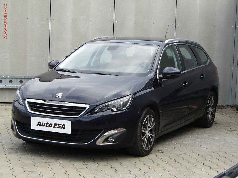 Peugeot 308 (2015) 2.0 HDi, servis.kniha, LED - fotka 3 z 19