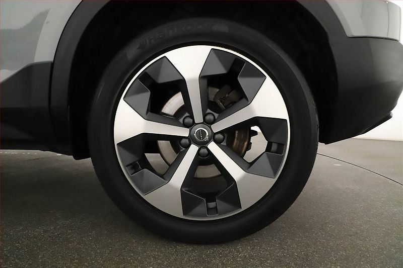 Volvo XC40 (2023) B3 - fotka 12 z 26