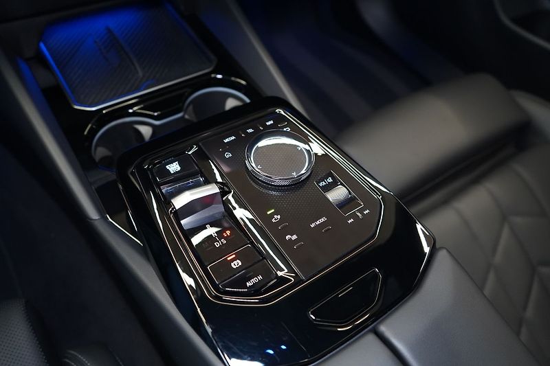BMW Řada 5 540d xDrive, M Pro, Ventilace - fotka 38 z 46
