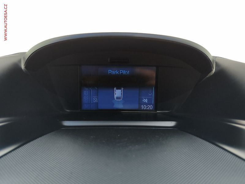 Ford Kuga (2015) 2.0 TDCi, Titanium - fotka 12 z 19