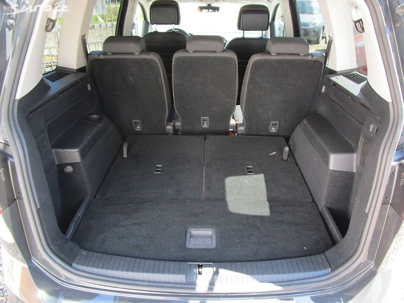 Volkswagen Touran 1,5TSI-110KW-7-MÍSTNÝ-NOVÁ STK - fotka 12 z 28