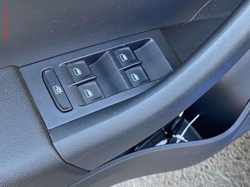 Škoda Rapid (2015) 1.2 TSi, Ambition, panor - fotka 11 z 16