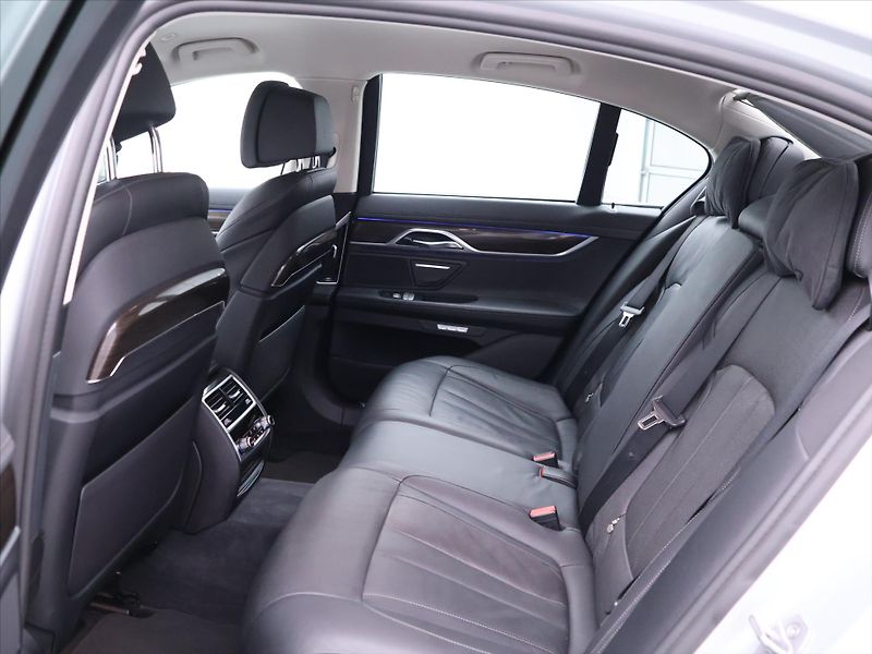 BMW Řada 7 3,0 740d 235kW xDrive LED - fotka 16 z 38