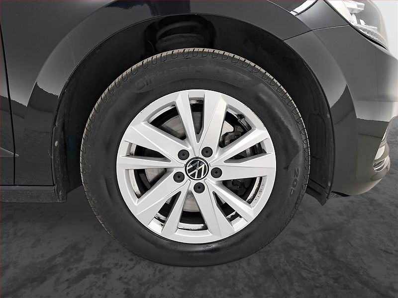 Volkswagen Touran (2023) 2.0 TDI - fotka 15 z 20