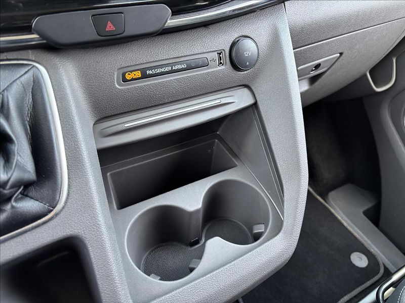 Ford Tourneo Custom 2,0 EcoBlue 110kW L2 Titanium - fotka 37 z 41