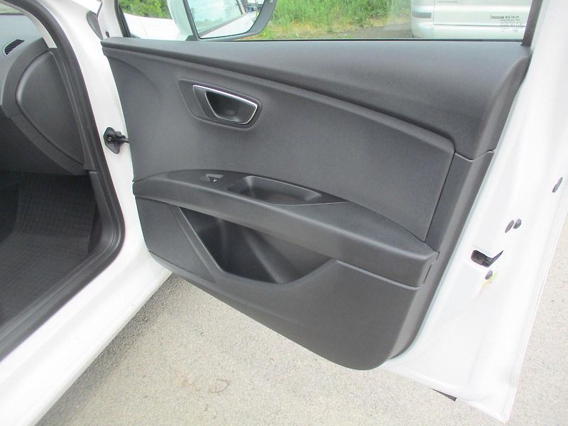 Seat Leon 1,2TSi 77kW STYLE FULL LED - fotka 31 z 48
