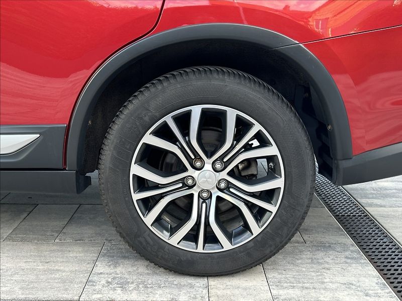 Mitsubishi Outlander 2,2 DI-D 150PS  Intense+ -7 4x - fotka 43 z 53
