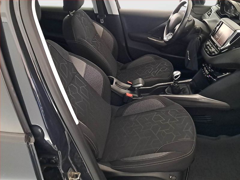 Peugeot 2008 (2019) 1.2 PureTech, ČR,1.maj - fotka 9 z 16