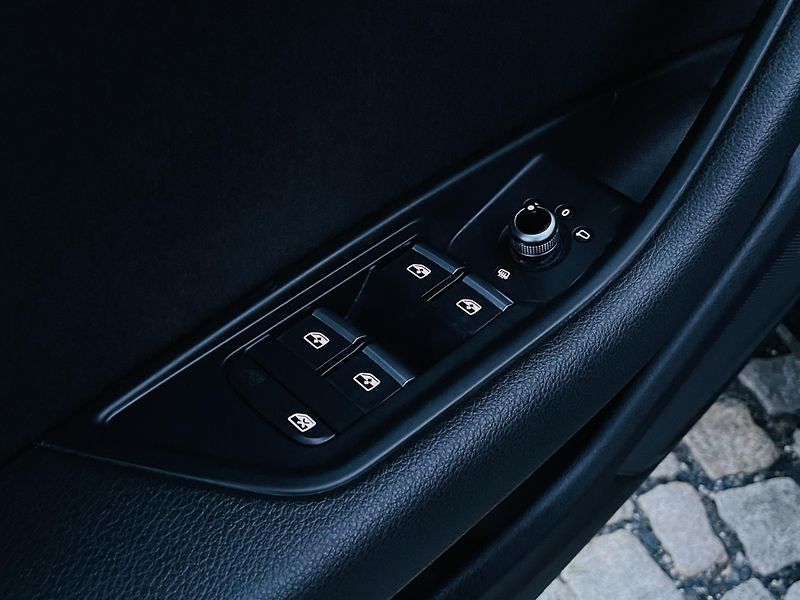 Audi A4 1.4TFSI MAN 1MAJITEL TAŽNÉ LED - fotka 31 z 44