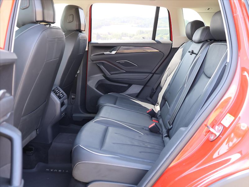 Volkswagen Tiguan 1,5 eTSI 110kW mHEV DSG CZ DPH - fotka 15 z 38