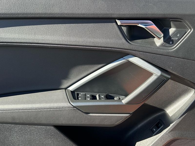 Audi Q3 Advanced 2.0 TDI 110 kW S tron - fotka 14 z 23