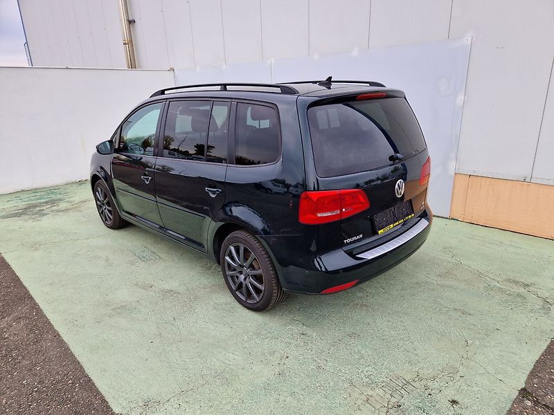 Volkswagen Touran Comfortline 1.2 TSI 7 míst - fotka 4 z 35