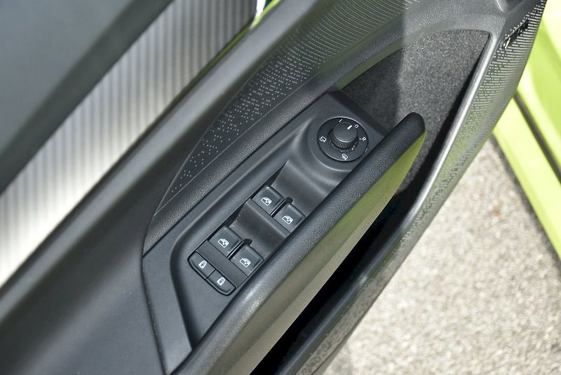 Škoda Enyaq (2023) RS 220kW 4x4 - fotka 31 z 34