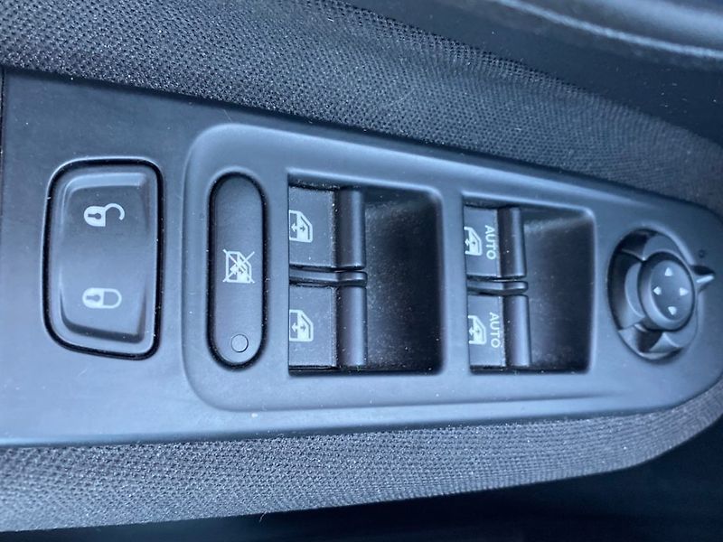 Jeep Renegade (2019) SPORT 1,0 (88kW) BA Man. - fotka 23 z 28