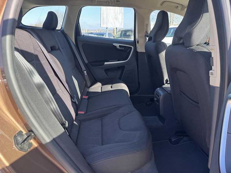 Volvo XC60 (2010) 2.4D5 151KW 1.Majitel AWD  - fotka 36 z 40