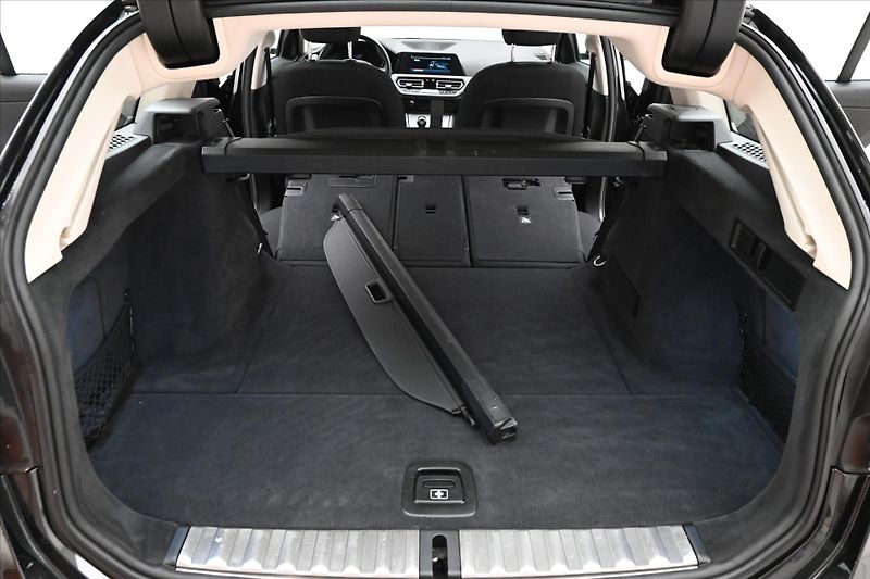 BMW Řada 3 2,0 320d 140 kW Steptronic Zár - fotka 11 z 31