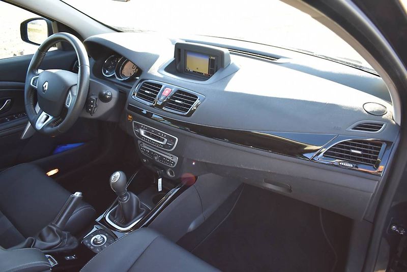 Renault Mégane 1,9 DCi BOSE,96KW,TZ,1M,AKCE - fotka 12 z 17