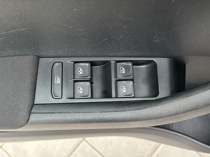 Škoda Fabia 1.0 TSI  Ambition   Plus - fotka 17 z 29
