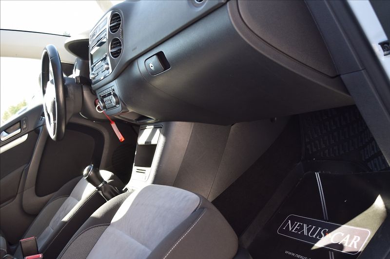 Volkswagen Tiguan 1,4 i 90kw BI-XENON PANORAMA - fotka 40 z 44