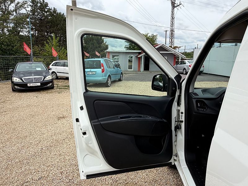 Fiat Dobló 1.6MTJ *77kW*1.Maj*Prav.Servis - fotka 13 z 26