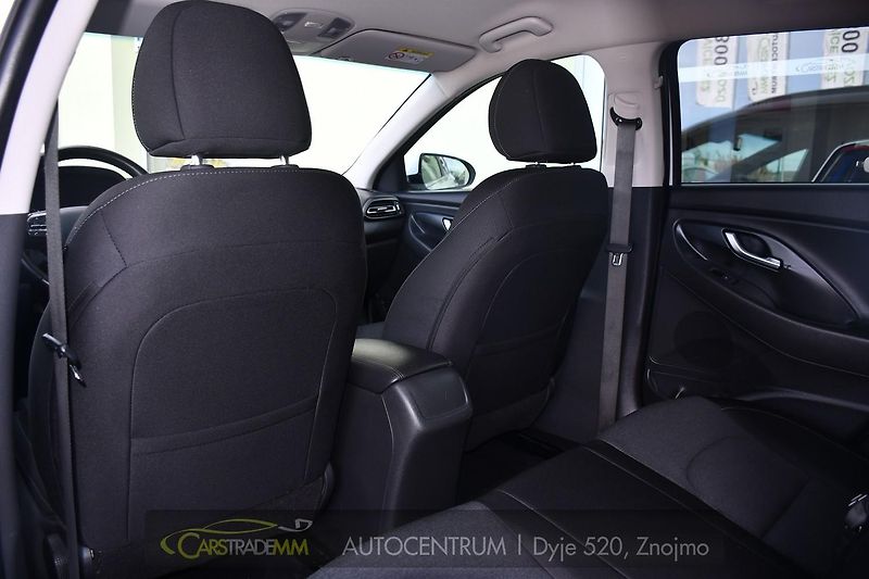 Hyundai i30 1,6CRDi STYLE AUTOMAT - fotka 12 z 48