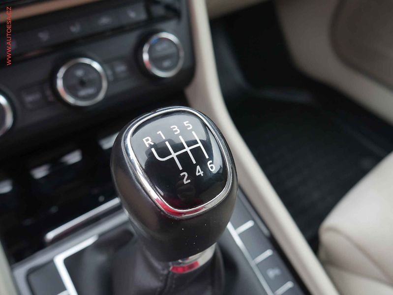 Škoda Superb (2016) 1.8TSi, servis.kniha - fotka 20 z 31