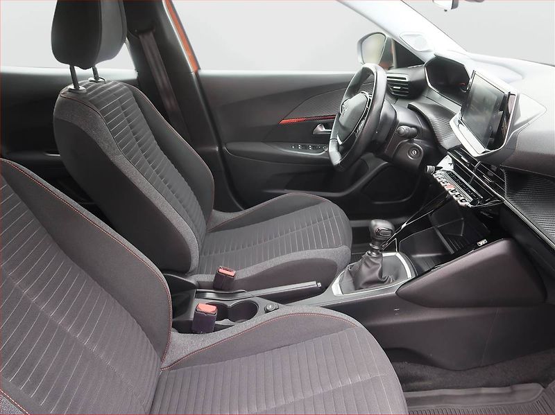 Peugeot 2008 (2021) 1.2 PureTech, ČR,1.maj - fotka 9 z 17